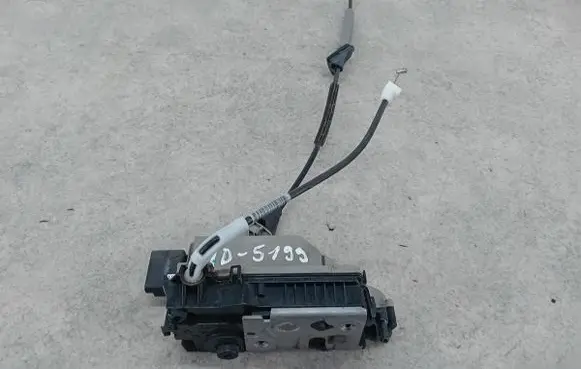 Peugeot 2008 I Rear door lock 