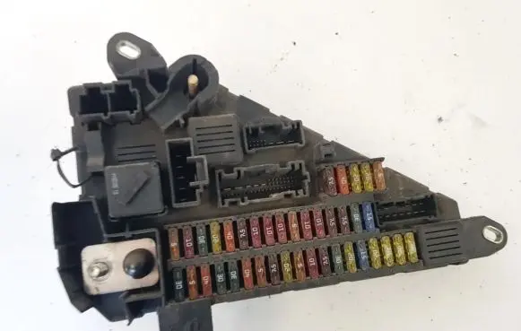 BMW 5 E60 E61 Fuse box set 913883001 518956057