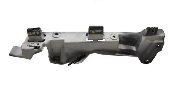 Renault Kangoo I Fender mounting bracket 631226477R