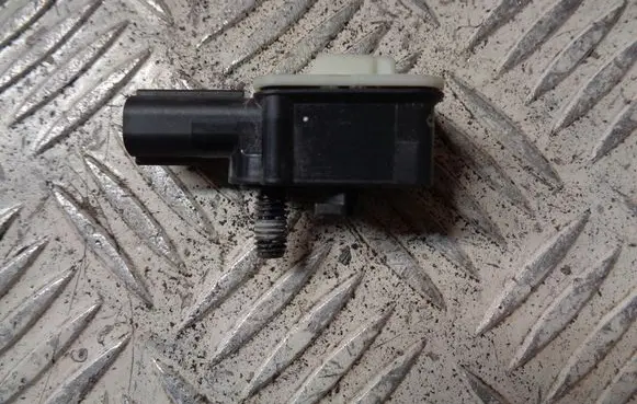 Opel Astra K Airbag deployment crash/impact sensor 13576422
