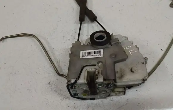 Honda FR-V Front door lock 