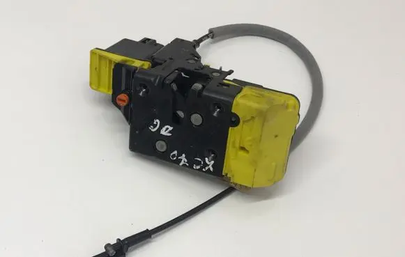 Volvo XC70 Rear door lock 30663050