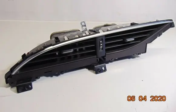 Toyota Yaris Dash center air vent grill 556700D250