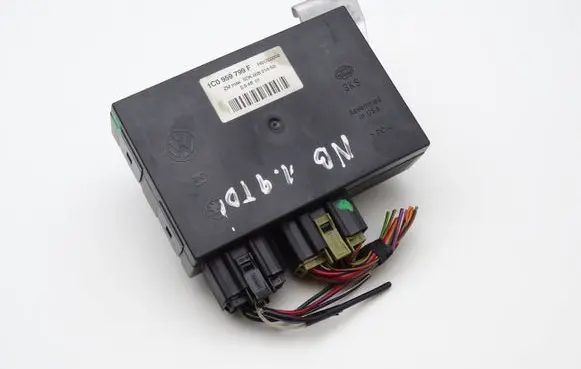 Volkswagen New Beetle Comfort/convenience module 1C0959799F 1JM990799H