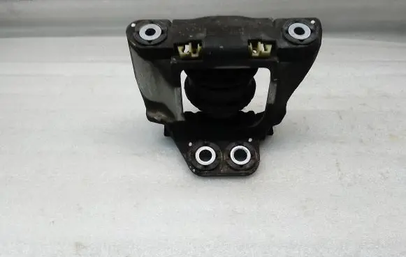 Volvo XC90 Engine mount bracket 32137496