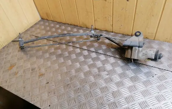 Renault Megane I Front wiper linkage and motor