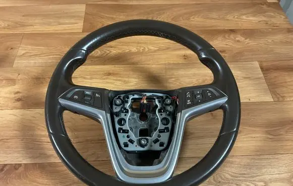 Opel Insignia A Steering wheel 13316548 9146A00271