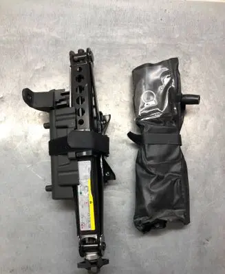 Audi A3 S3 8V Lift Jack 8V0011031A 8V3012635B