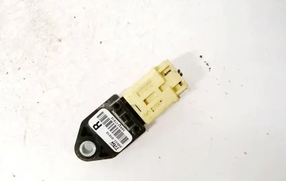 Toyota Avensis T250 Airbag deployment crash/impact sensor 8983305010 89833-05010