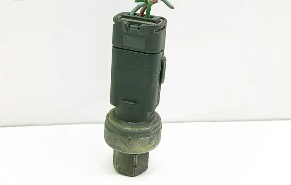 Peugeot 307 Air conditioning (A/C) pressure sensor 9647971280