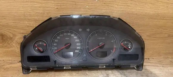 Volvo XC90 Speedometer (instrument cluster) 30746101