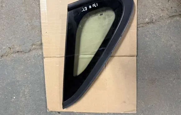 Hyundai i30 Rear vent window glass 87820G3000