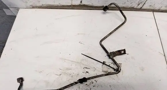 Volkswagen PASSAT B6 Fuel line pipe