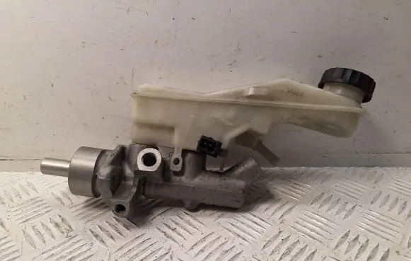 Toyota Corolla Verso AR10 Master brake cylinder 472010F031 25113479