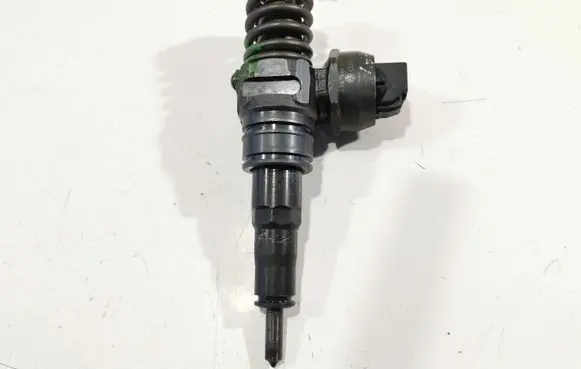 Skoda Fabia Mk2 (5J) Fuel injector 038130073BN 0414720313