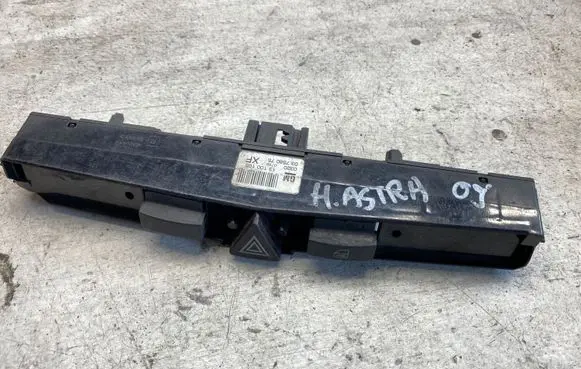 Opel Astra H Hazard light switch 13100105