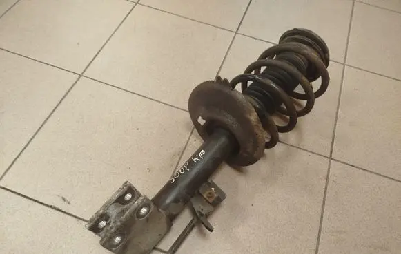 Peugeot 5008 Front shock absorber with coil spring