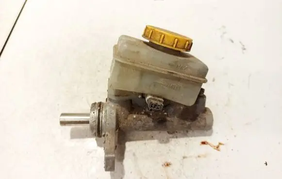 Master brake cylinder