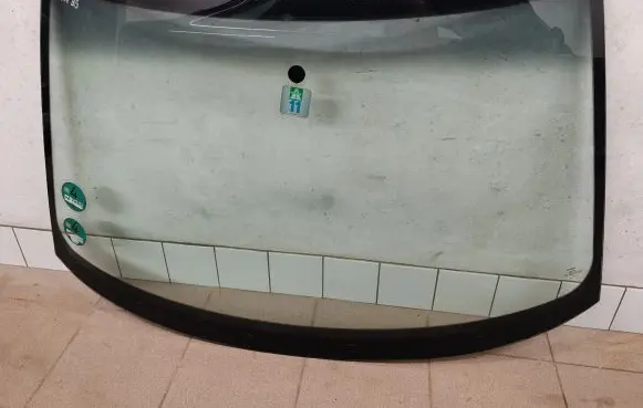 Audi A4 S4 B5 8D Front windscreen/windshield window 