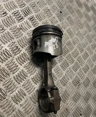 Mitsubishi Pajero Piston with connecting rod