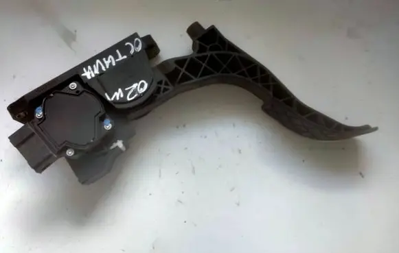 Skoda Octavia Mk1 (1U) Accelerator throttle pedal 1J1721503K 090114513YB 0281002342