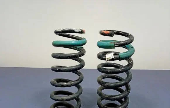 Jeep Grand Cherokee Rear coil spring P68029667AD