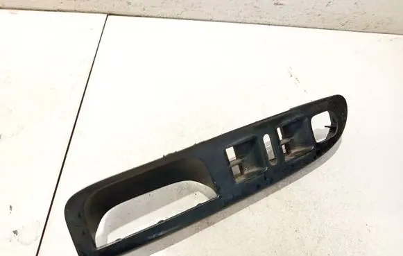 Volkswagen PASSAT B6 Front door window switch trim 3c1867171