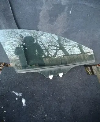Mazda 6 Front door window glass four-door 43R00014