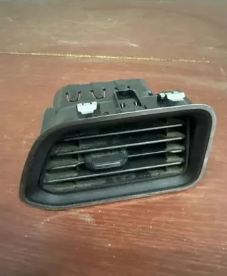 Renault Master III Dashboard air vent grill cover trim 687518035R