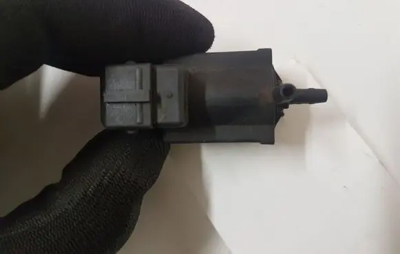 Volvo S60 Turbo solenoid valve 72224010 30611668