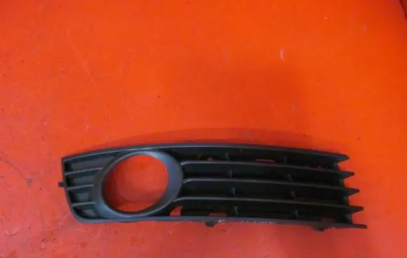 Audi A4 S4 B6 8E 8H Front bumper lower grill 8E0807682A