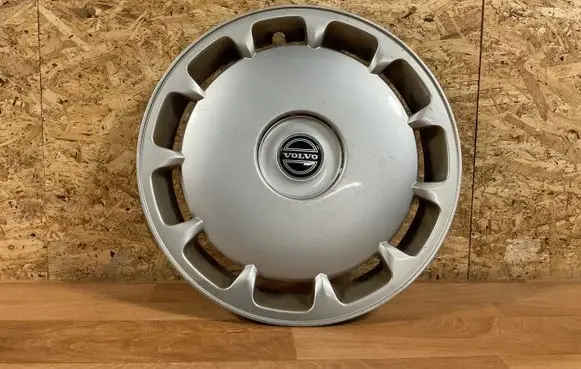 Volvo V70 R16 wheel hub/cap/trim 9173710 1125