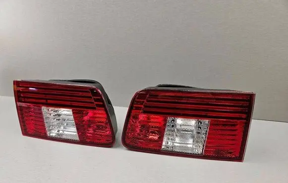 Tailgate rear/tail lights