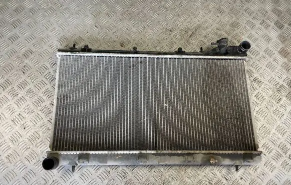 Subaru Impreza I Coolant radiator