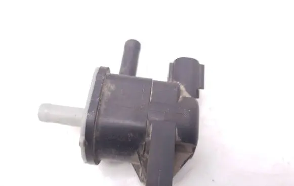 Toyota Yaris Vacuum valve 90910TC002 HV1362007060