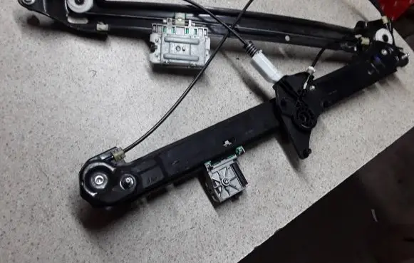 Audi Q8 Front window lifting mechanism without motor 4M8837461