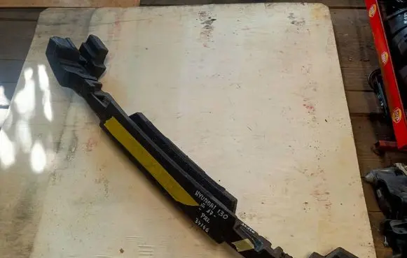 Hyundai i30 Front bumper foam support bar 