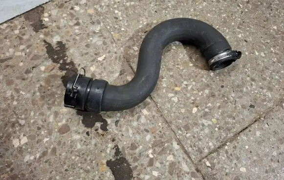 Volvo XC70 Engine coolant pipe/hose 6G918260