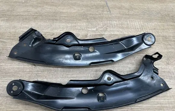 Volkswagen Golf VIII Radiator support slam panel bracket 