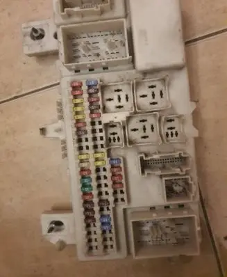 Mazda 3 I Fuse module 05012682 519216048 66730E