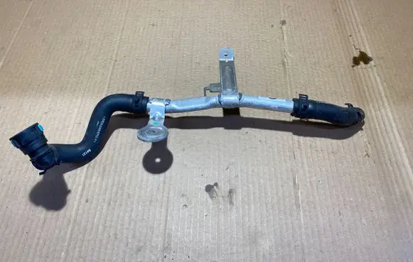 Engine coolant pipe/hose