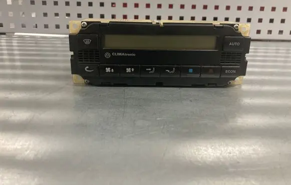 Volkswagen PASSAT B5.5 Climate control unit 5HB00761700 1J1907044