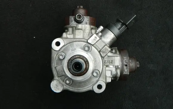BMW 5 F10 F11 Fuel injection high pressure pump 7823463