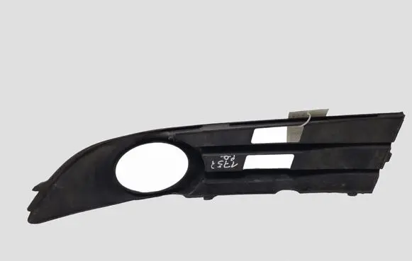 Volkswagen Touran I Front fog light trim/grill 1T0853666P