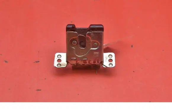 Chevrolet Kadett Tailgate/trunk/boot lock/catch/latch 90197158