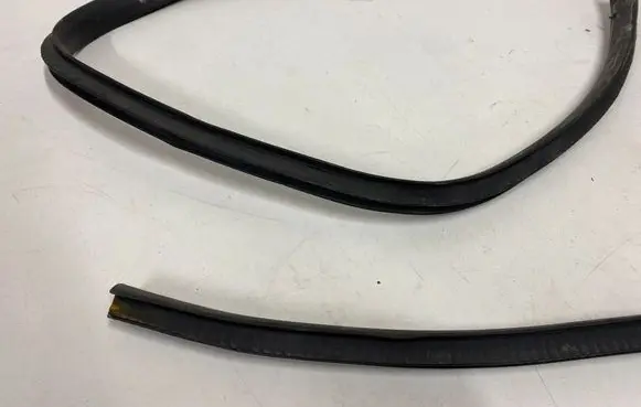 Opel Antara Trunk rubber seal (body)