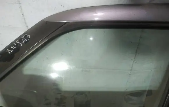 Suzuki Swift I Front door window glass four-door as2