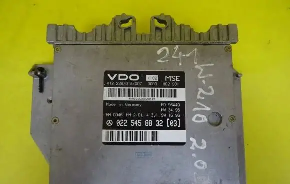Mercedes-Benz E W210 Engine control unit/module 0225458832