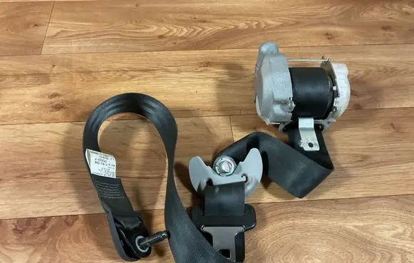 Hyundai i30 Front seatbelt 888102R900 7P2620P 257870
