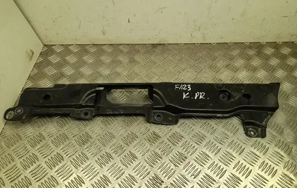 Land Rover Discovery 5 Fender mounting bracket HY3216151AA